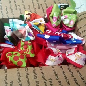20 handmade hair bows